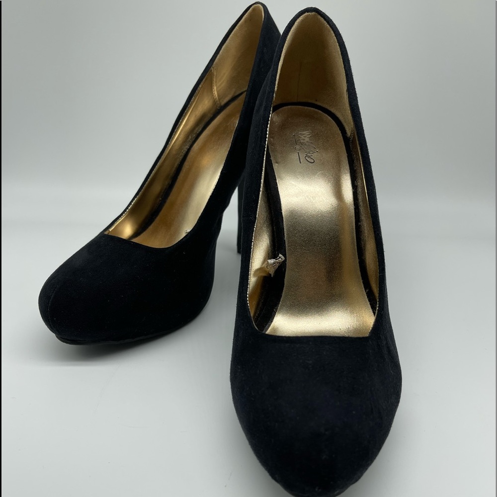 Black suede look pumps/platform size 8 1/2